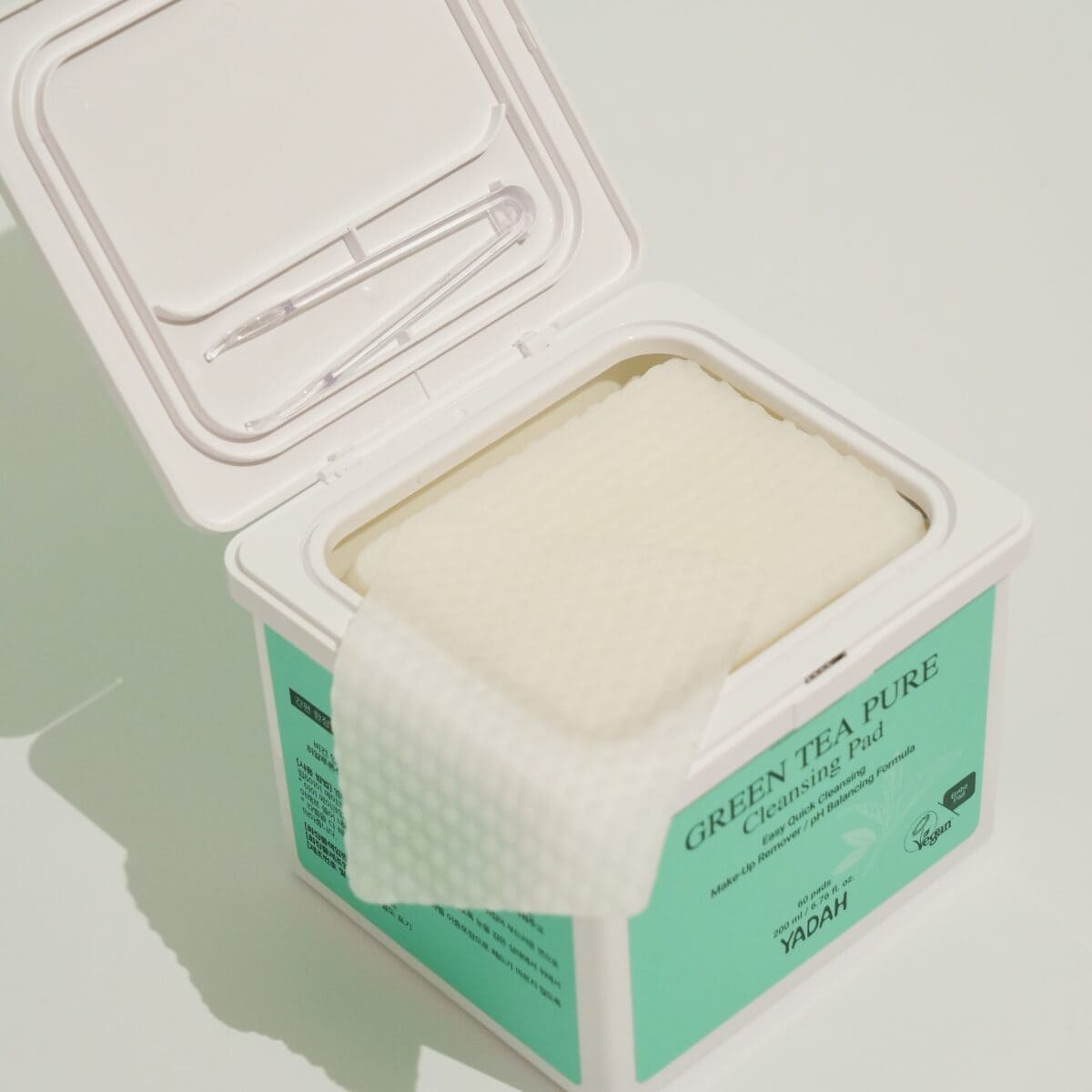 YADAH Green Tea Pure Cleansing Pad 綠茶淨膚卸妝棉 200ml x 60pcs - Image 5